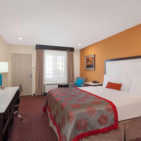 Ramada By Wyndham Culver City Los Angeles Esterno foto